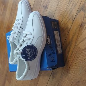 New  white women's 9.5 M Leather Keds